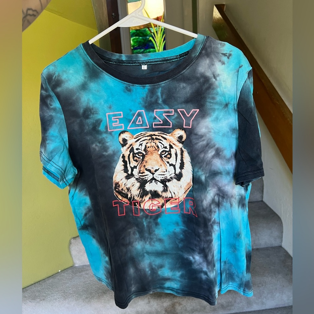 *SOLD* Easy tiger graphic tee